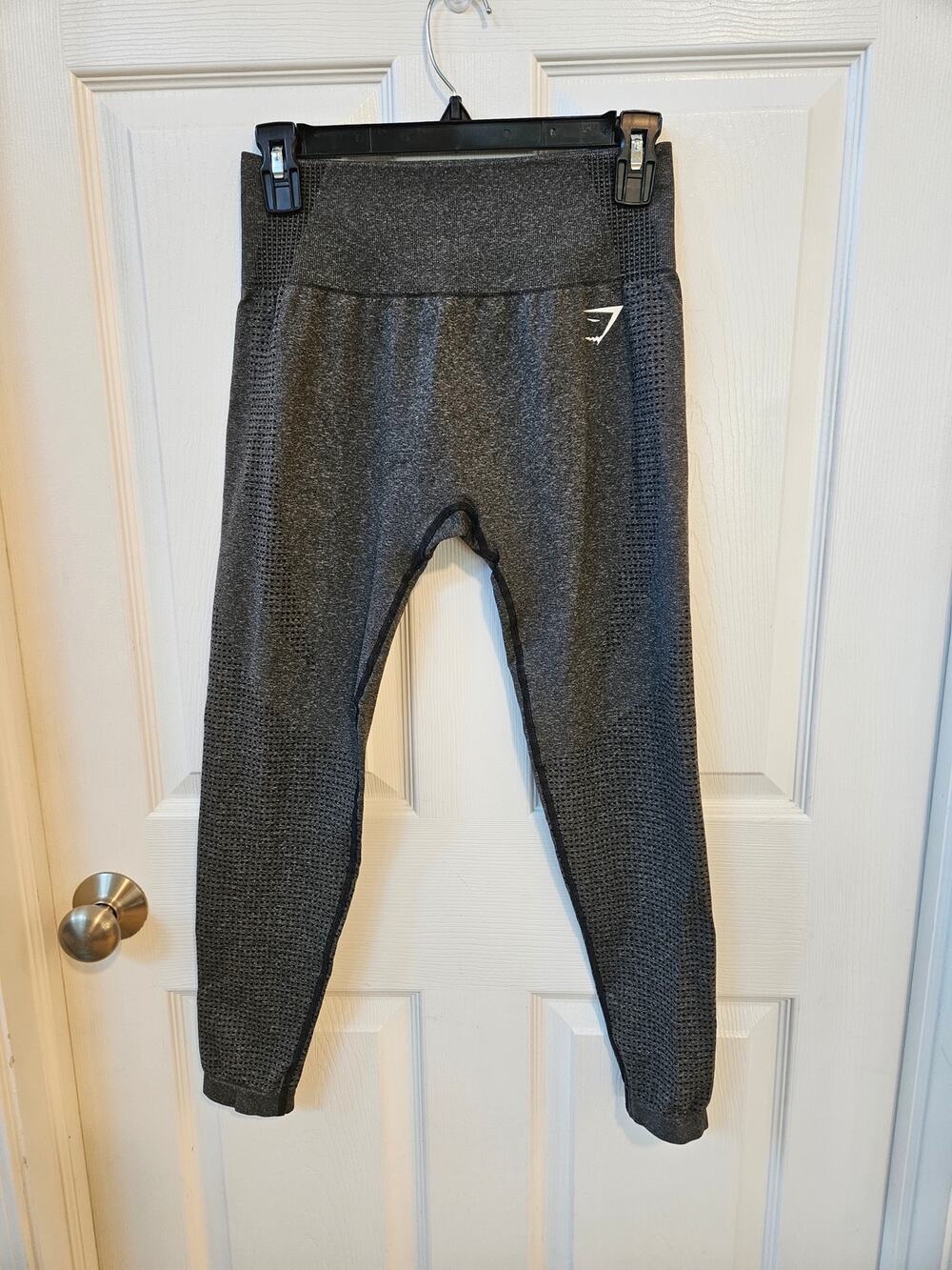 Gymshark Women's Large Gray Seamless Cropped Leggings High Rise Athletic Pants